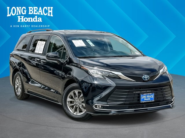 2023 Toyota Sienna XLE